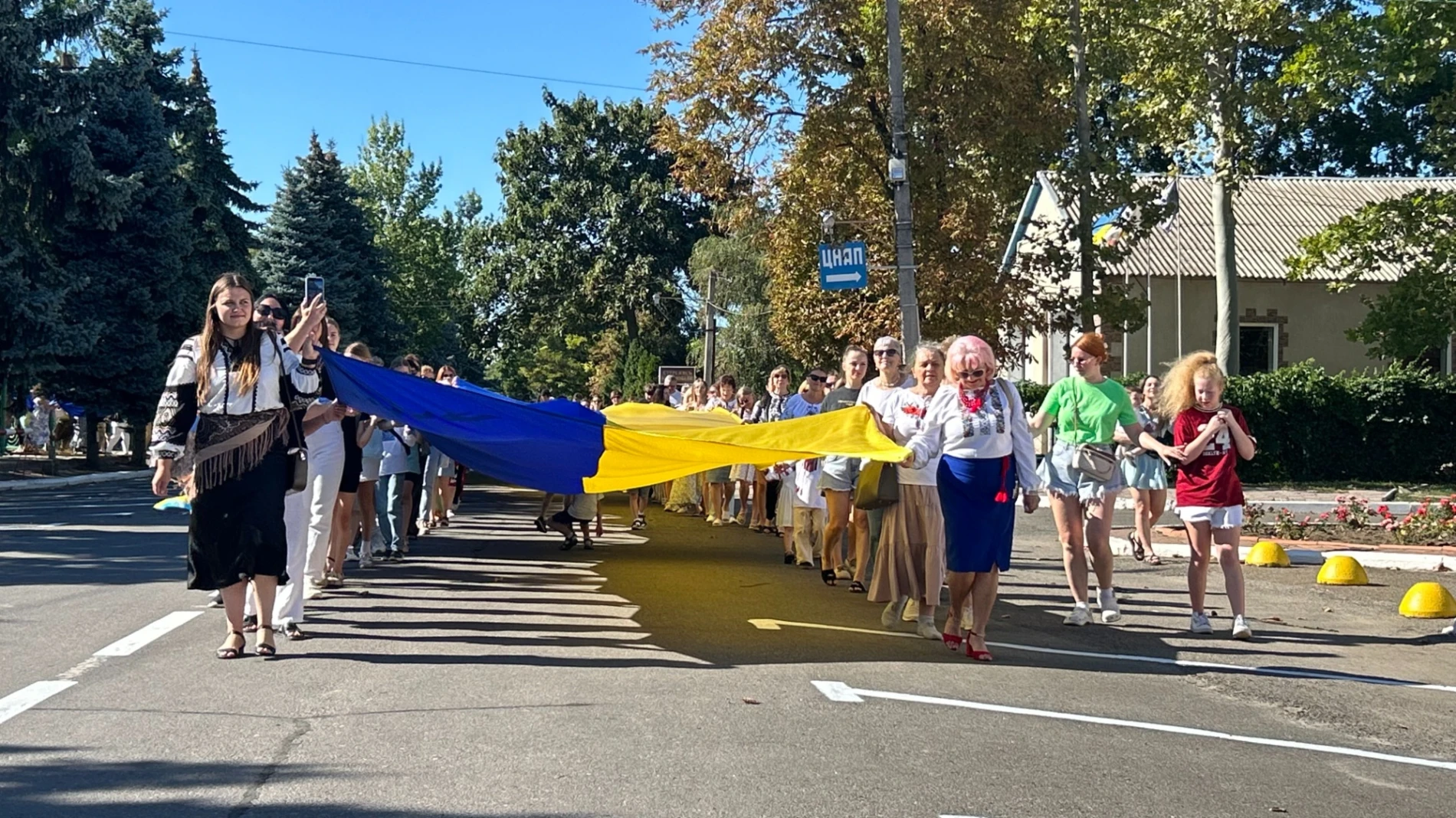 Хода з прапором, концерт і збір для військових: як у Біляївці відзначили 23 серпня