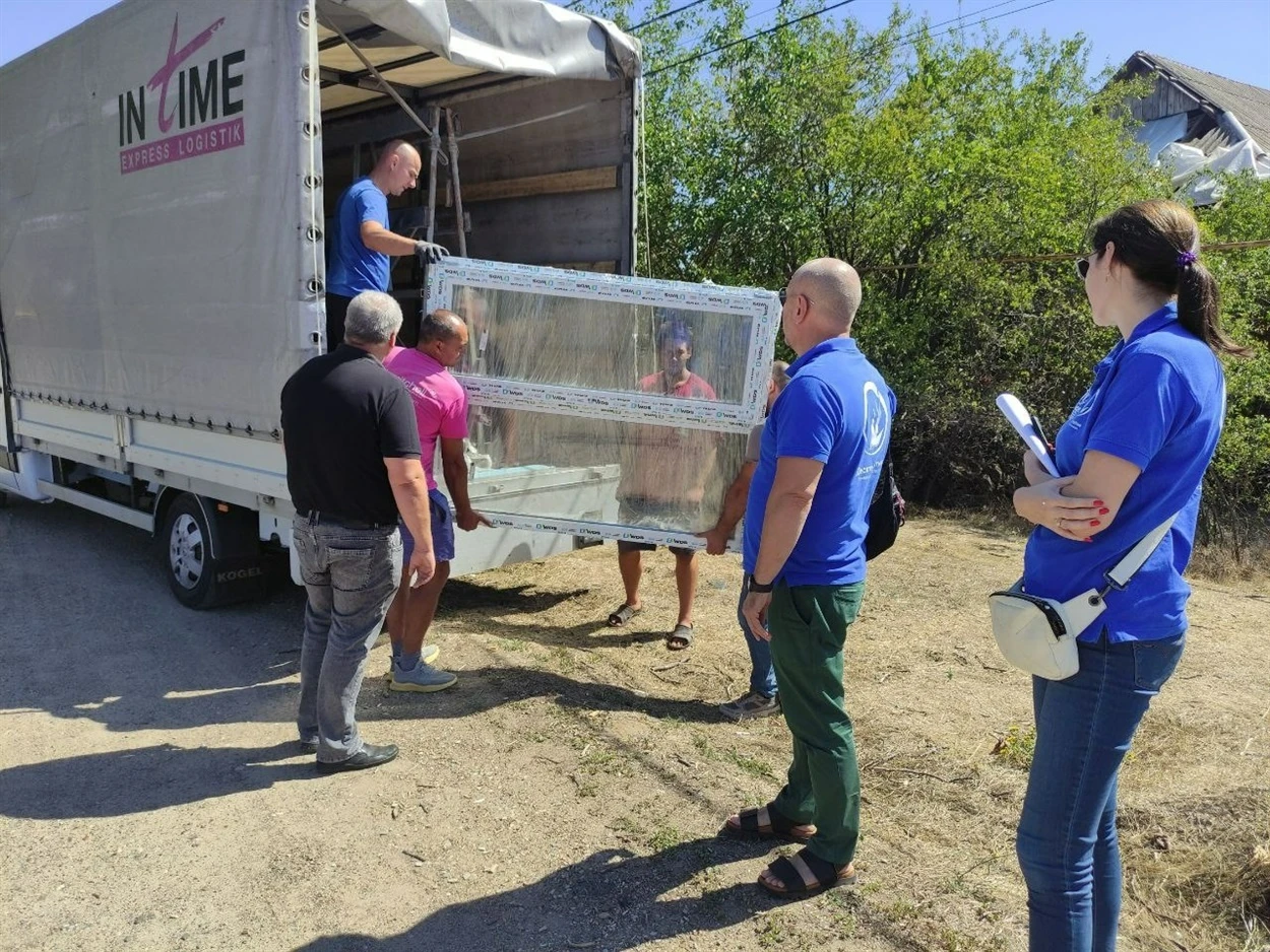 Життя після обстрілу: чи вдається жителям Одеського району відновити своє житло