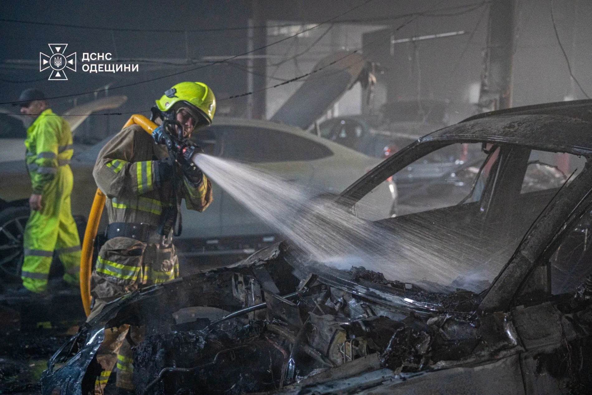 У Лиманці сталася пожежа на СТО: залучили 19 рятувальників