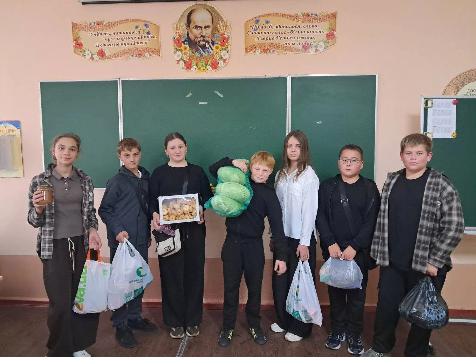 Вантаж уже на фронті: у Граденицькому ліцеї зібрали допомогу для ЗСУ