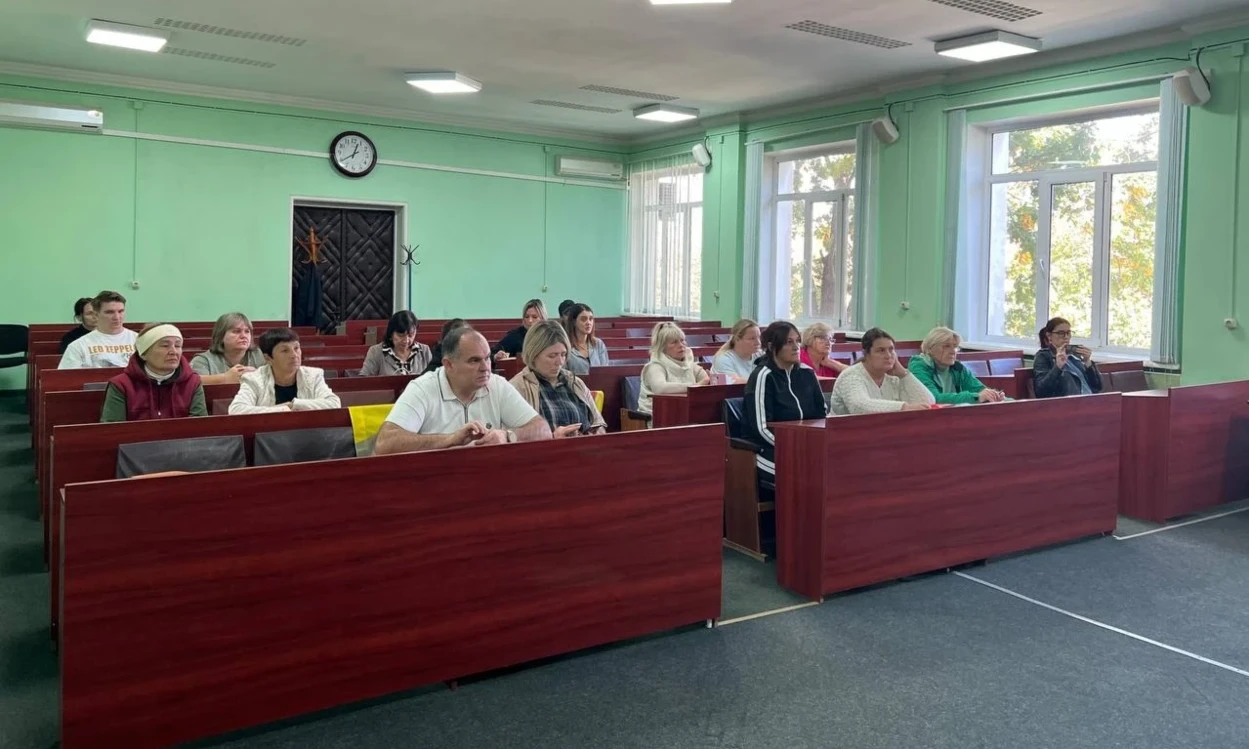 ДНК-експертизи, пошук і полон: про що говорили з родинами військових у Біляївці