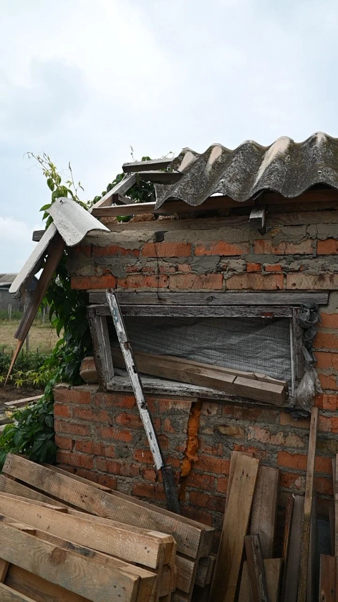 Життя після обстрілу: чи вдається жителям Одеського району відновити своє житло
