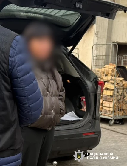 30 тисяч доларів за землю: в Одеському районі затримали посадовицю