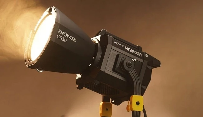 Світлодіодні моноблоки Aputure STORM та Godox KNOWLED: порівняння екосистем Sidus Link і Godox Light