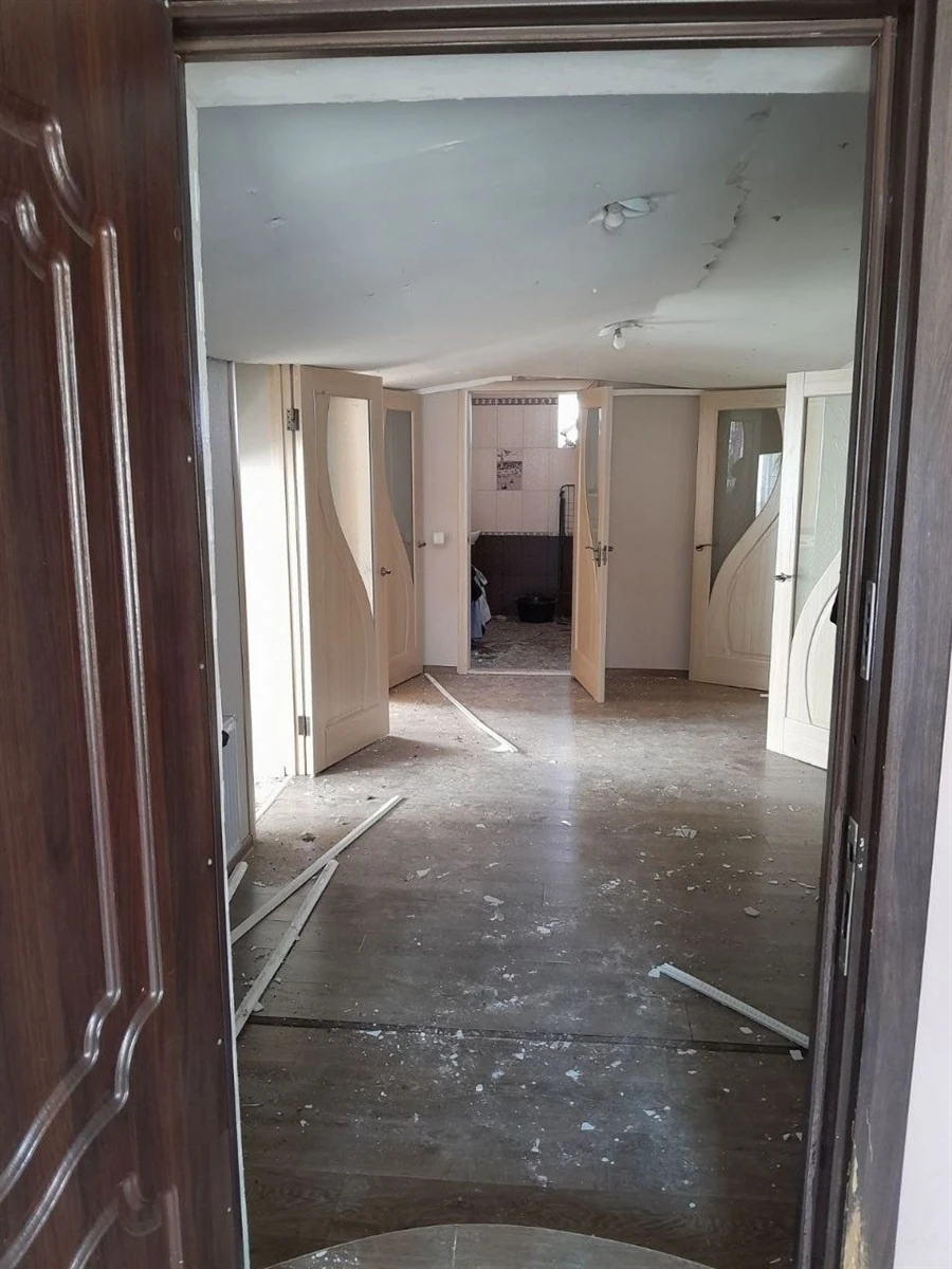 Життя після обстрілу: чи вдається жителям Одеського району відновити своє житло