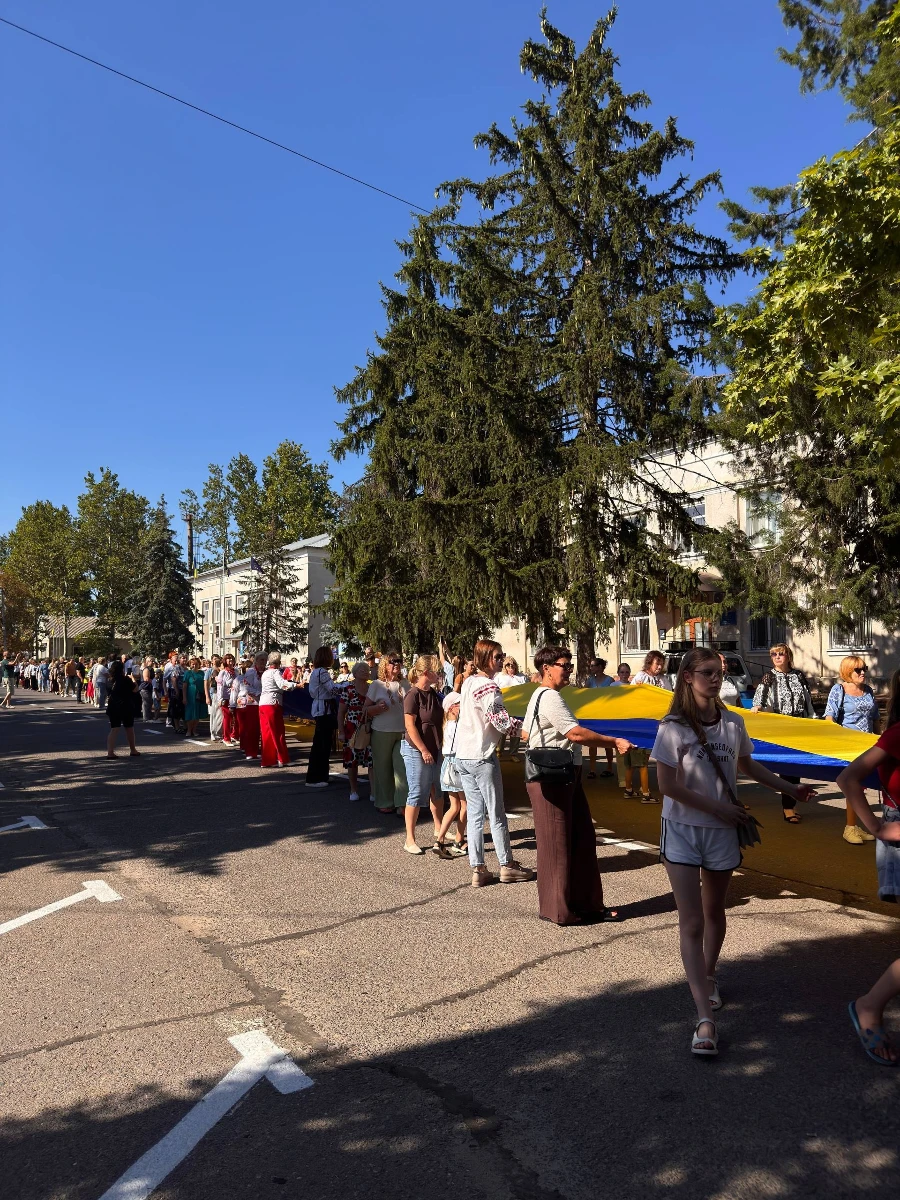 Хода з прапором, концерт і збір для військових: як у Біляївці відзначили 23 серпня
