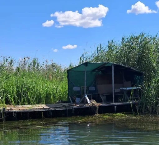 ​Забудови на березі р. Дністер, які визнано незваконними і які можуть шкодити довкіллю
