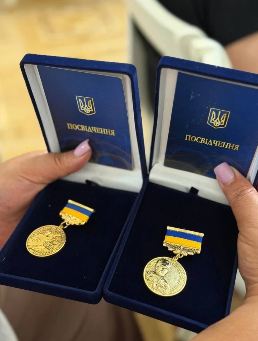 Біляївських волонтерів Інну Коваленко та Яну Зьомко відзначили на загальнонаціональному конкурсі