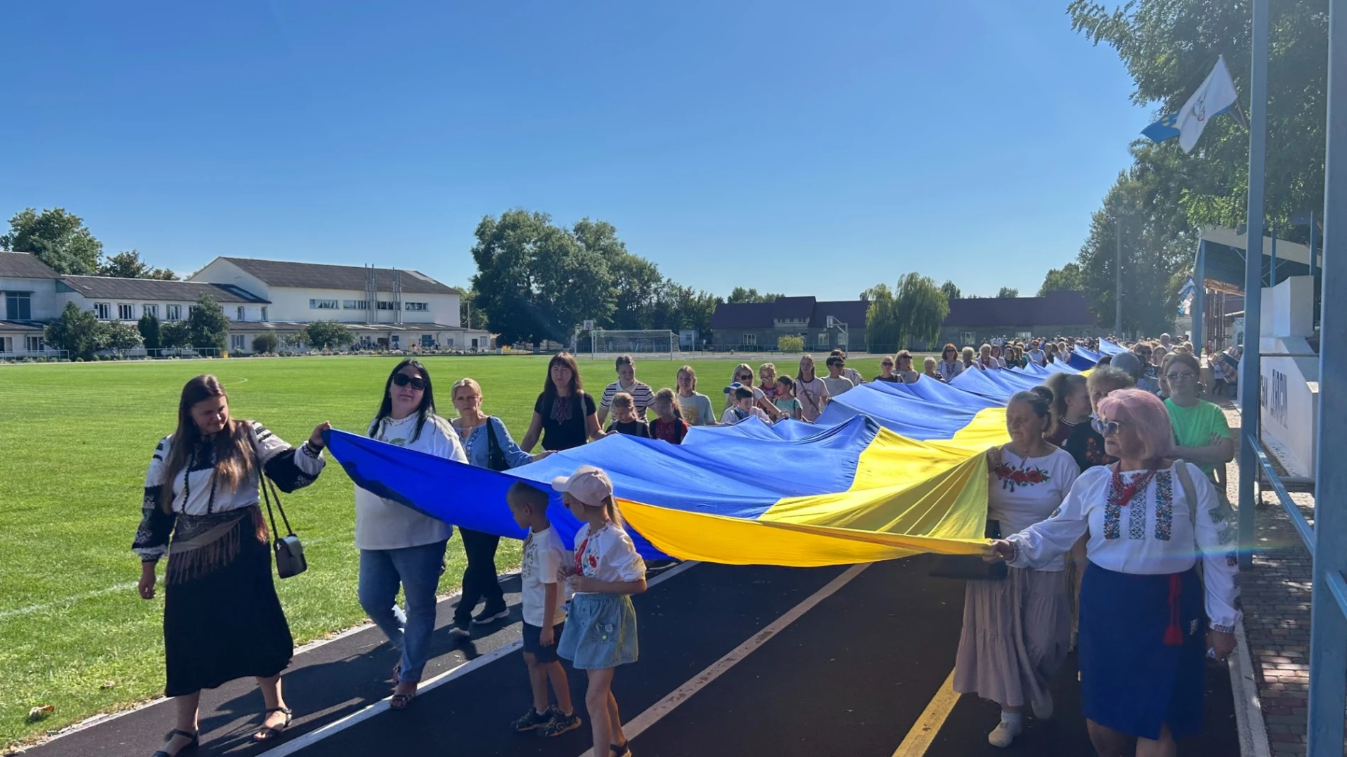 Хода з прапором, концерт і збір для військових: як у Біляївці відзначили 23 серпня