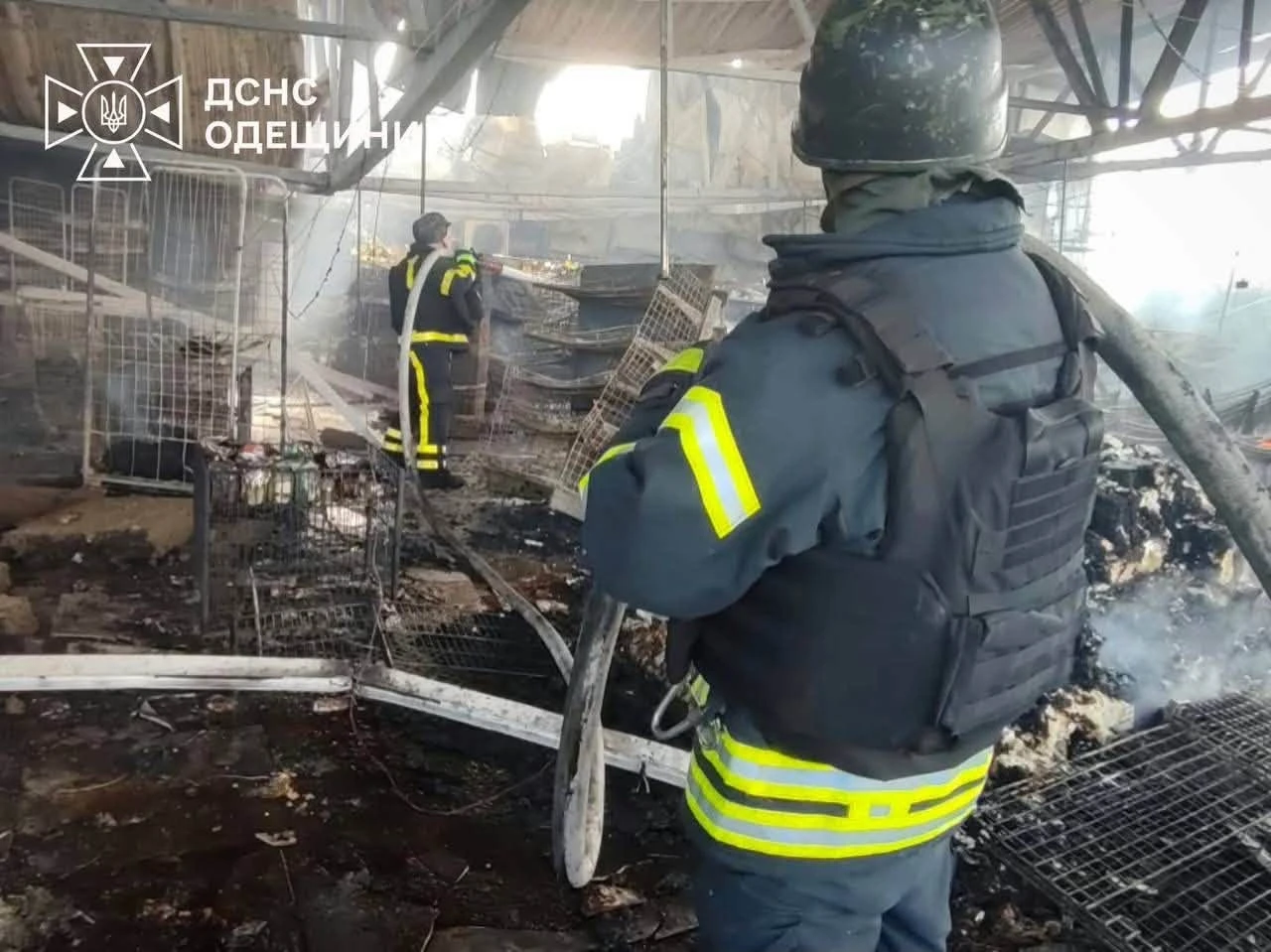 В Одеському районі російський дрон влучив у магазин: є поранені