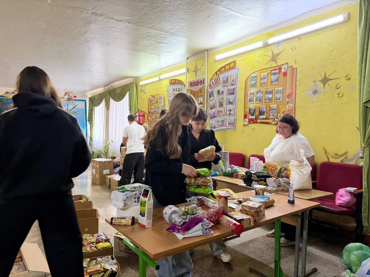 Вантаж уже на фронті: у Граденицькому ліцеї зібрали допомогу для ЗСУ