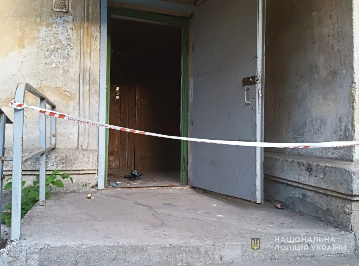 Десятки ножових поранень: в Одесі жінку підозрюють у вбивстві родички