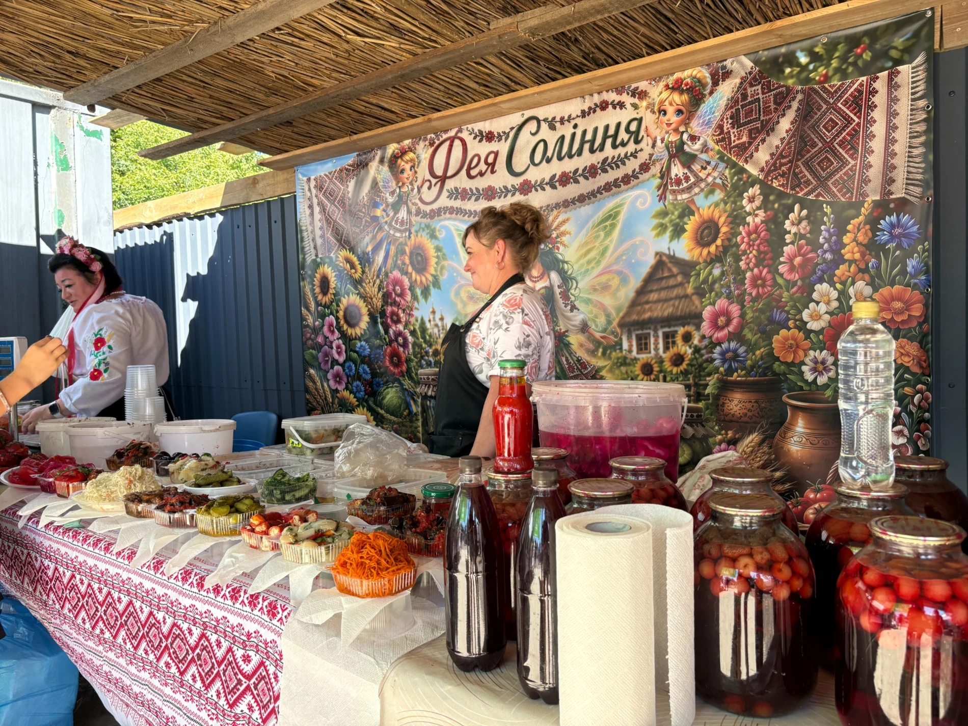 У Біляївці зібрали місцевих кулінарів і майстрів: чим пригощали на фестивалі