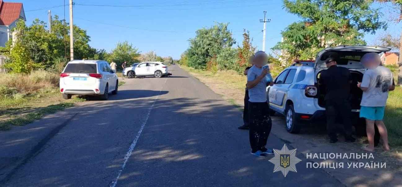 У Кароліно-Бугазі мотоцикл зіткнувся з легковиком: є загиблий і травмована