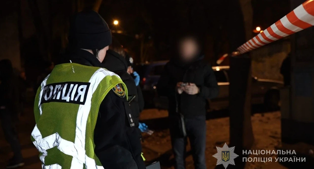 Слідчі дії відносно 19-річного чоловіка, якого підозрюють у вбивстві
