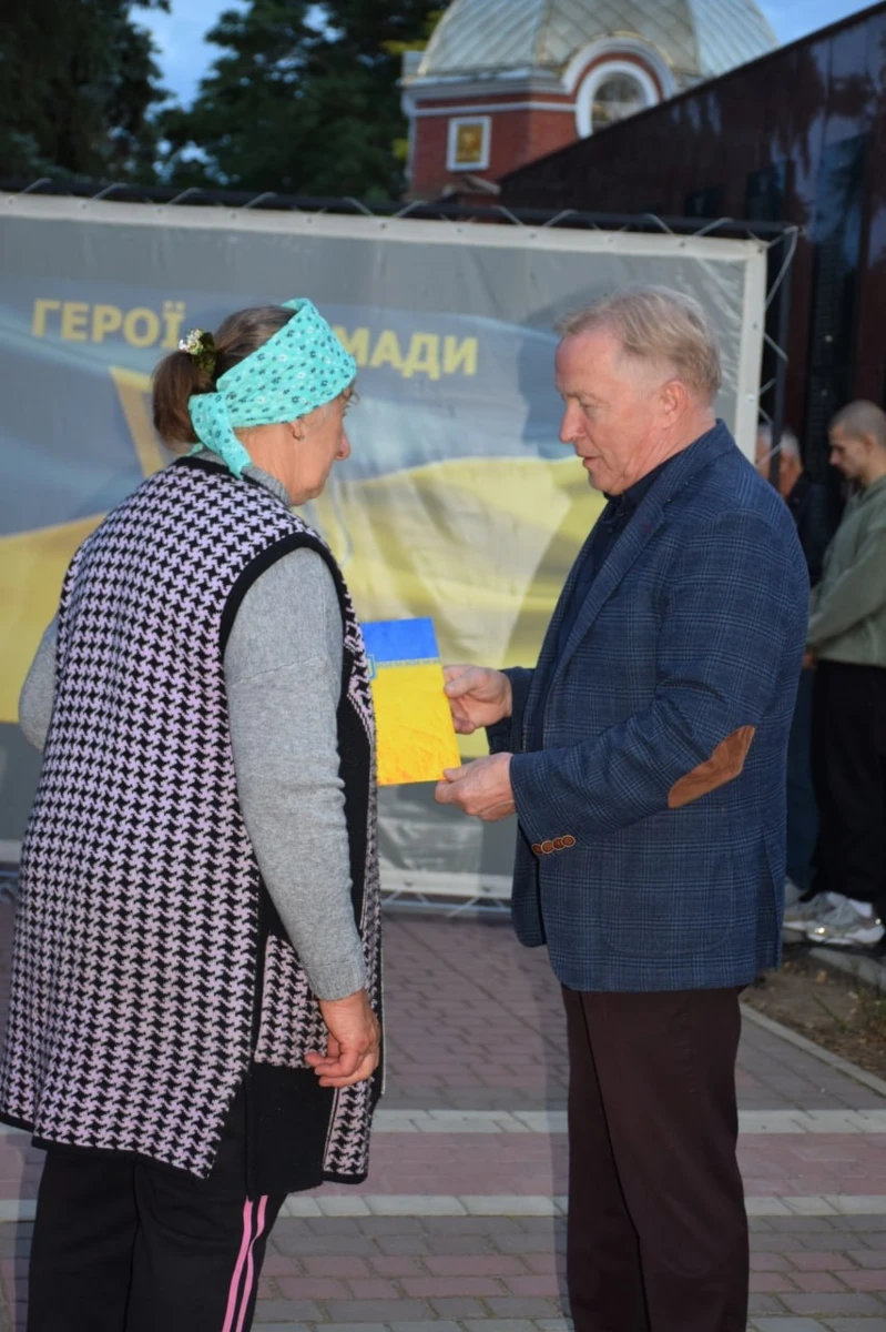 «Герой громади»: у Біляївці передали відзнаки родинам загиблих військових