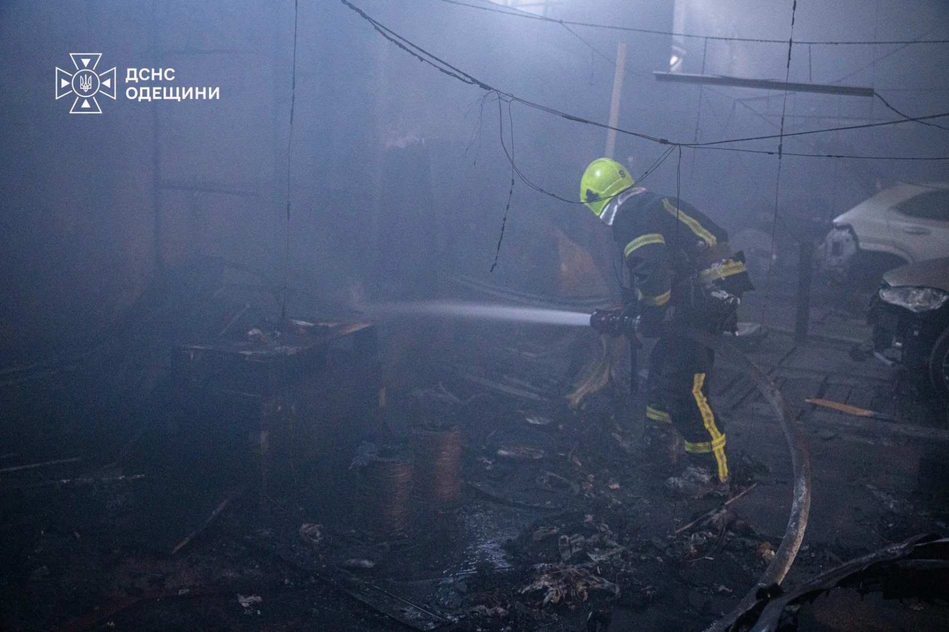У Лиманці сталася пожежа на СТО: залучили 19 рятувальників