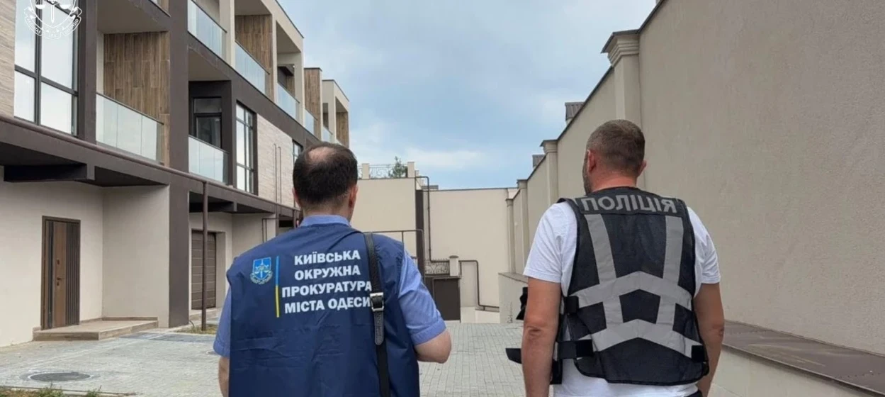 Захопив схили Одеси на 50 млн грн: поліція викрила схему з таунхаусами