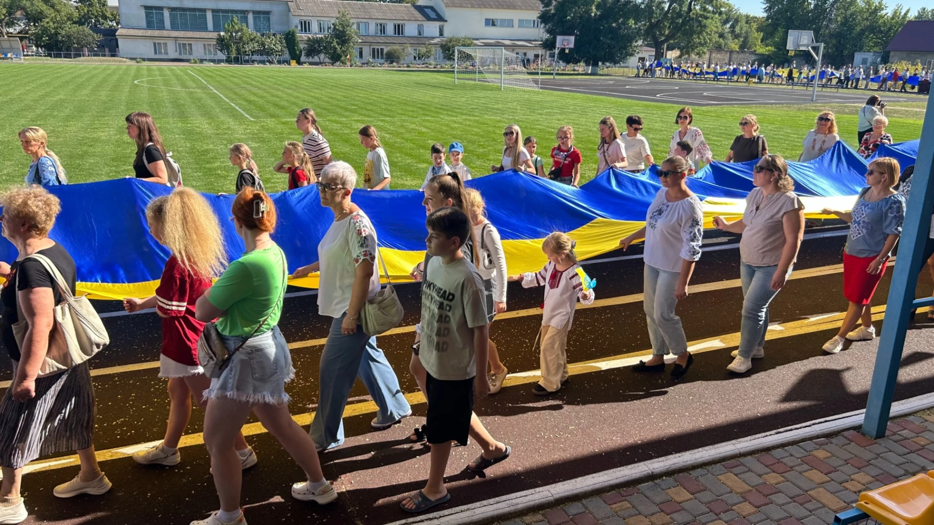 Хода з прапором, концерт і збір для військових: як у Біляївці відзначили 23 серпня