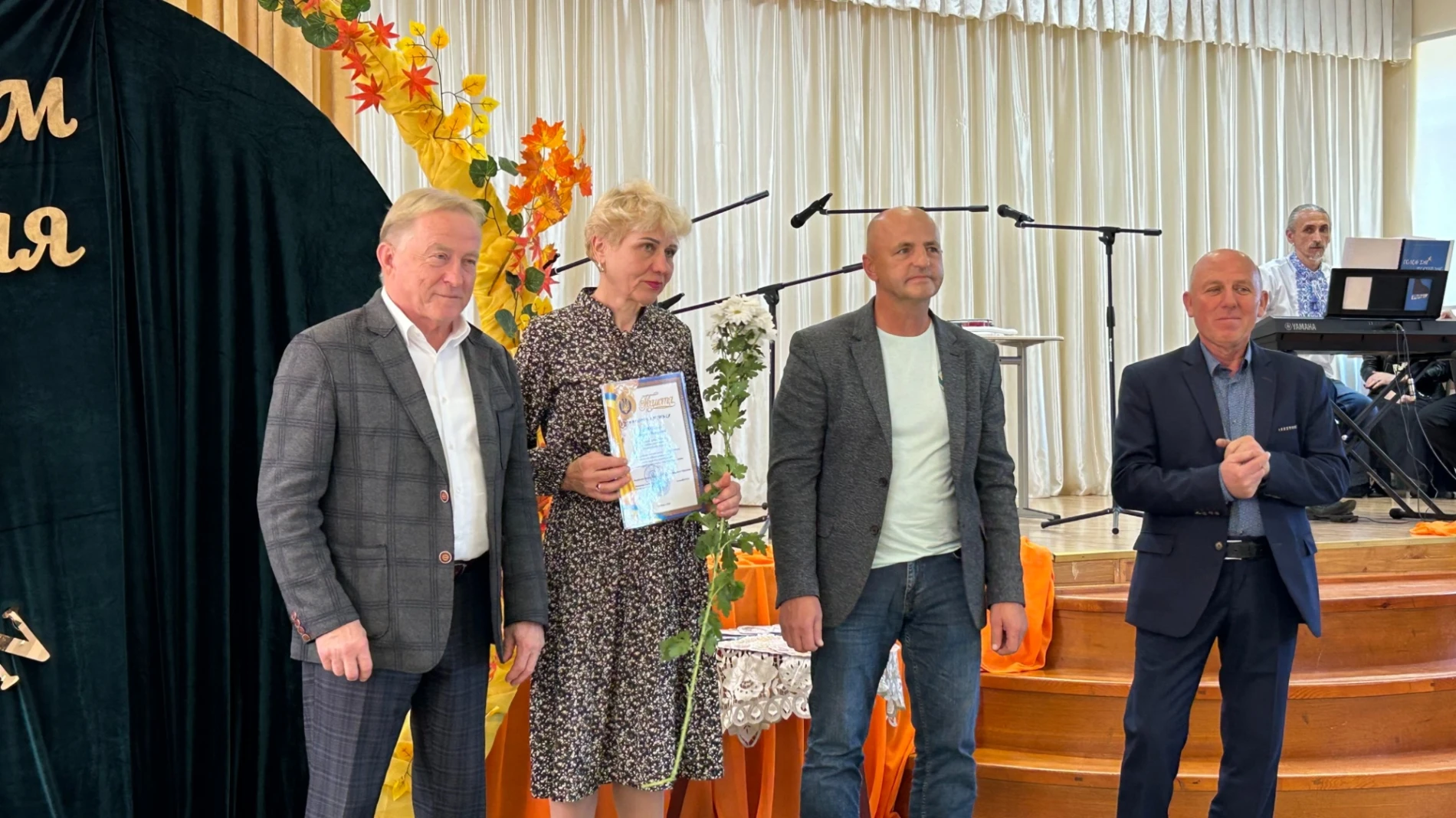 У Біляївці привітали освітян: 63 нагороди, подяки від морпіхів та жарти про школу