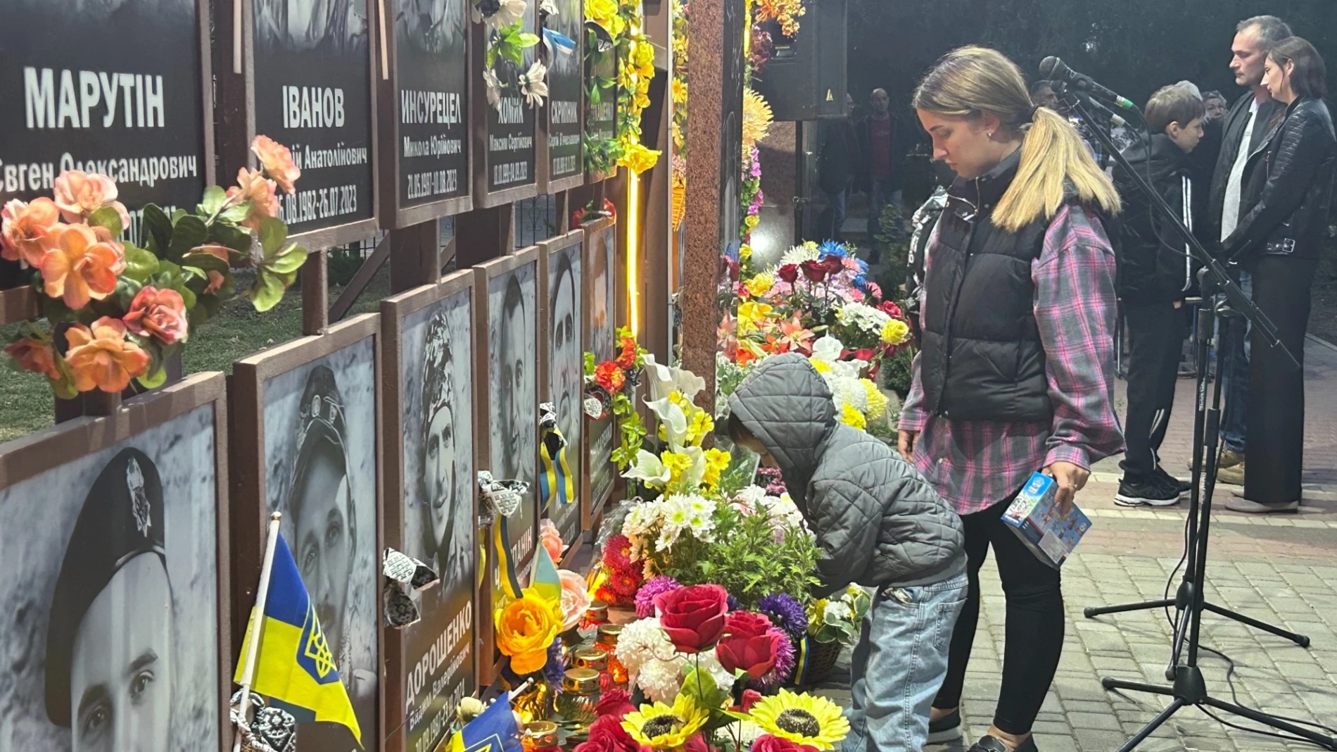 «Герой громади»: у Біляївці передали відзнаки родинам загиблих військових