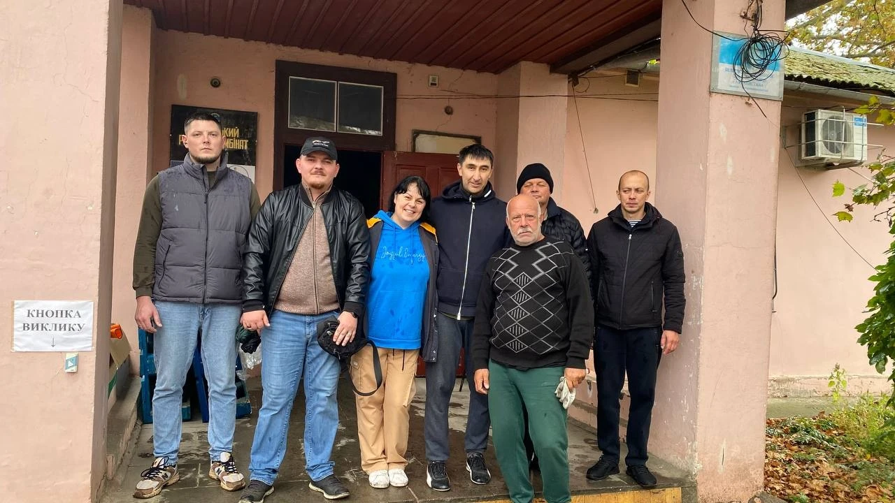 Біляївські волонтери отримала 5 палет вівсяного молока для містян та херсонців