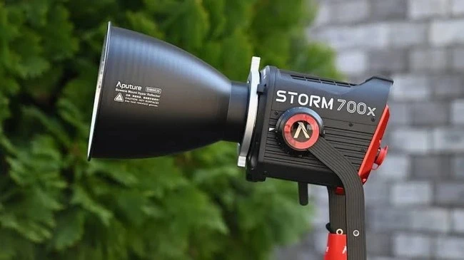 Світлодіодні моноблоки Aputure STORM та Godox KNOWLED: порівняння екосистем Sidus Link і Godox Light
