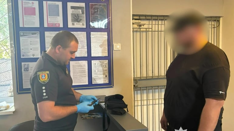 «Самосуд» закінчився кайданками: в Роздільнянському районі затримали нападників