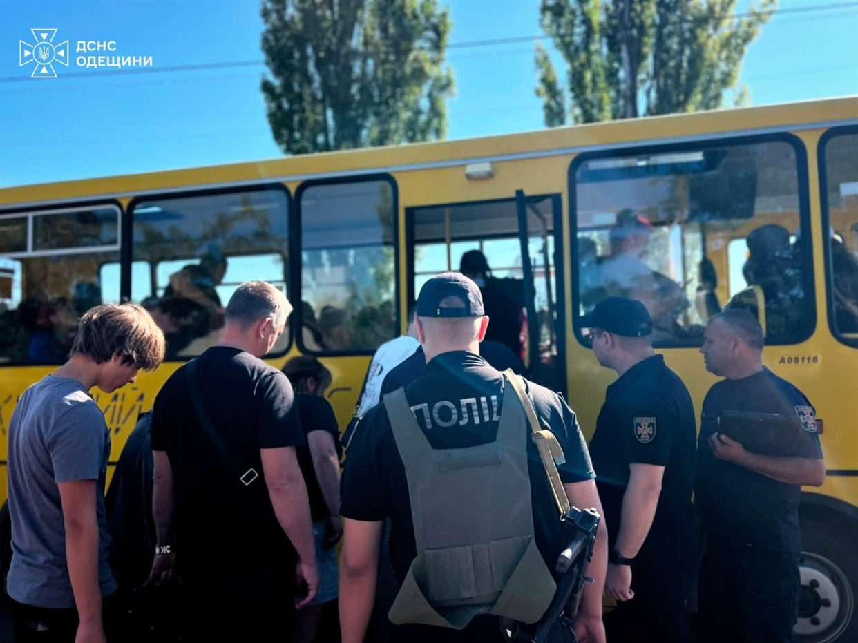 Евакуації пасажирів після удару БПЛА в потяг на Одещині