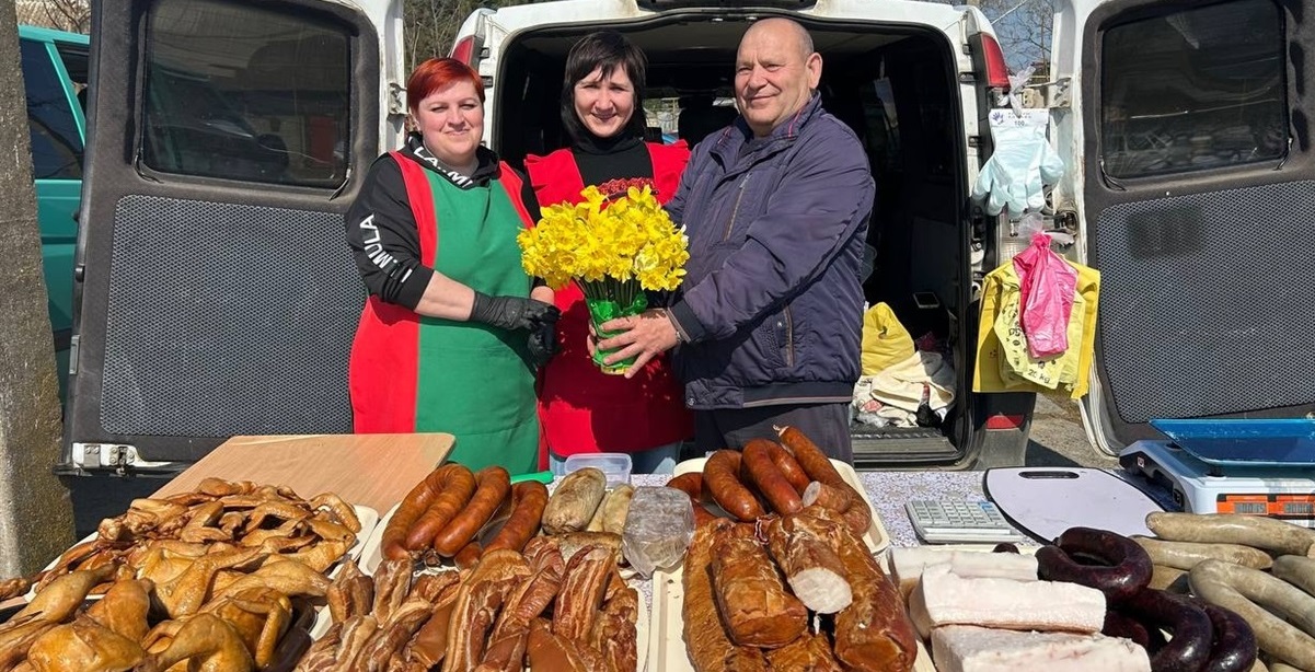 Море саджанців, м’ясні делікатеси та домашні смаколики: як пройшов весняний ярмарок у Біляївці