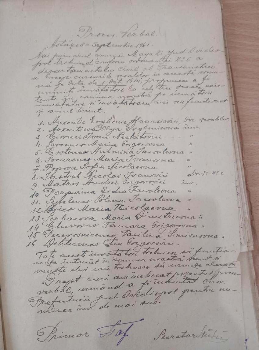 Списки вчителів Маяківської школи у 1941 році, серед них - Євген Афанасійович та Ольга Євгеніївна Авксентьєви 