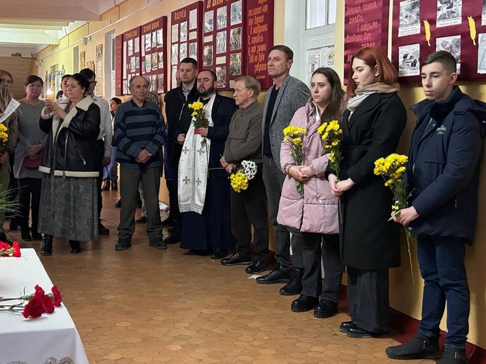 Під час відкриття меморіальні дошки  загиблим захисникам України Мирне Одещина