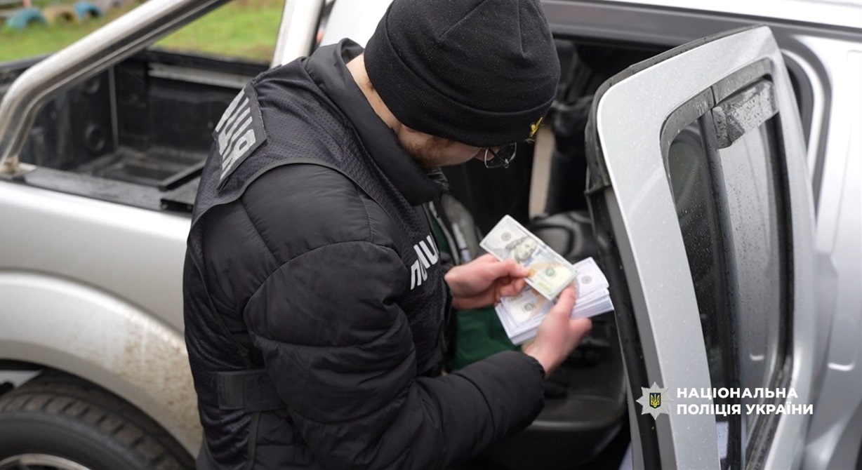 Слідчі дії у справі по продажу авто, які були завезені як гуманітарна допомога