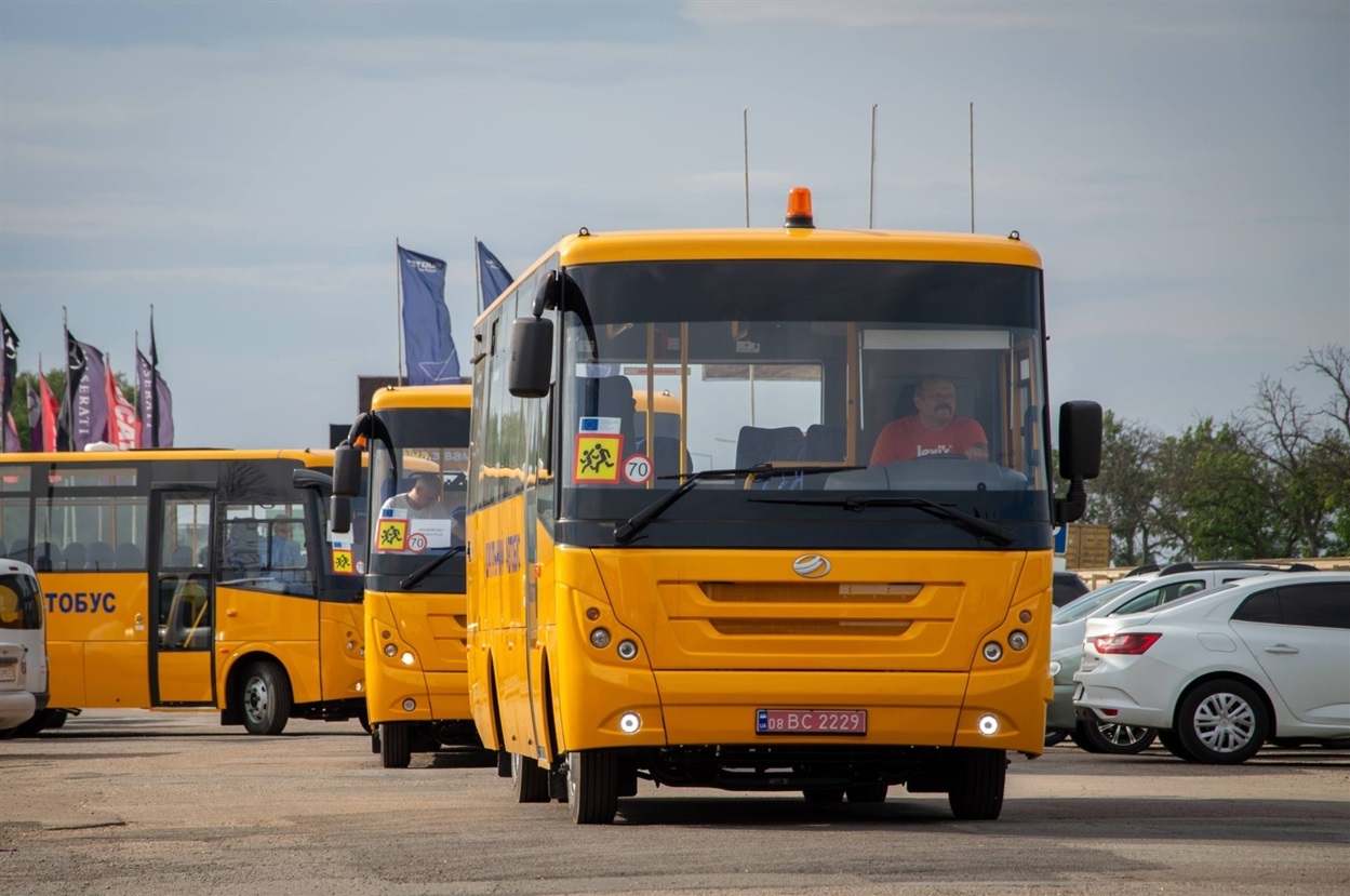 Шкільні автобуси для громад Одещини