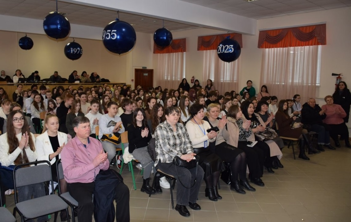 180 "золотих" розумів: у Біляївській громаді нагородили учнів-відмінників