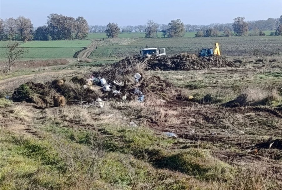 Виявили сміттєзвалище біля кладовища Одеський район