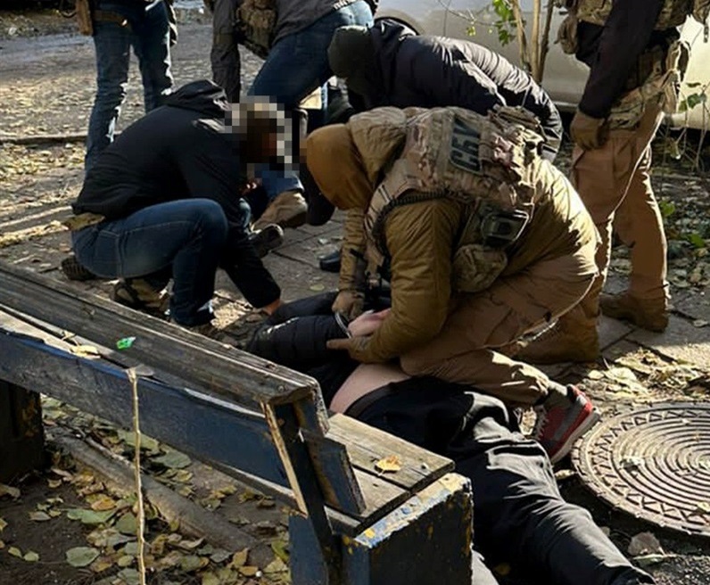 СБУ викрила на Одещині рекетирів, які видавали себе за правоохоронців