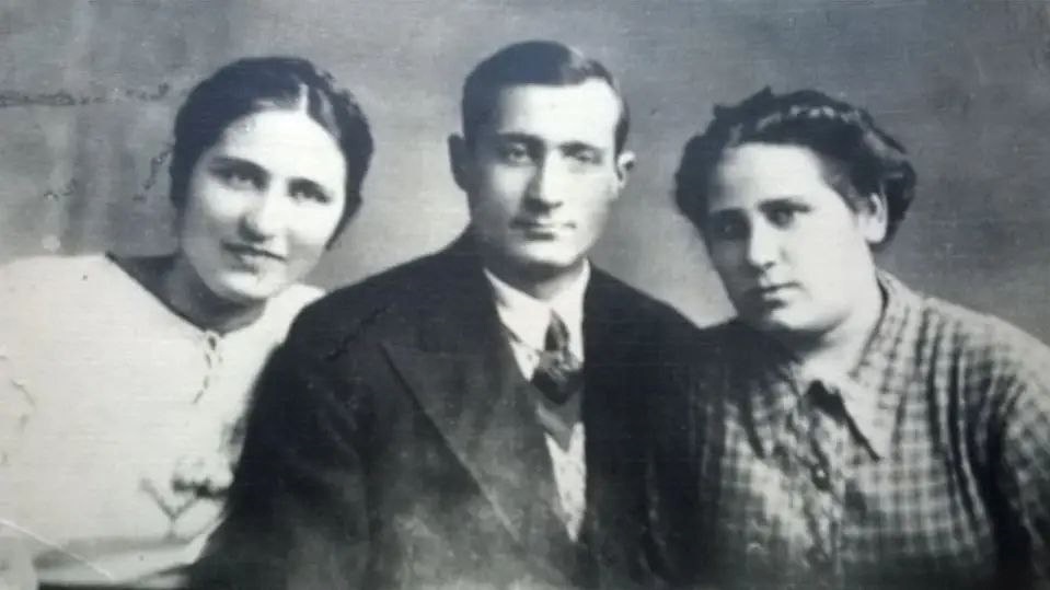Діти Юлії і Євгенія. Зліва направо: Ольга, Олександр і Тетяна
