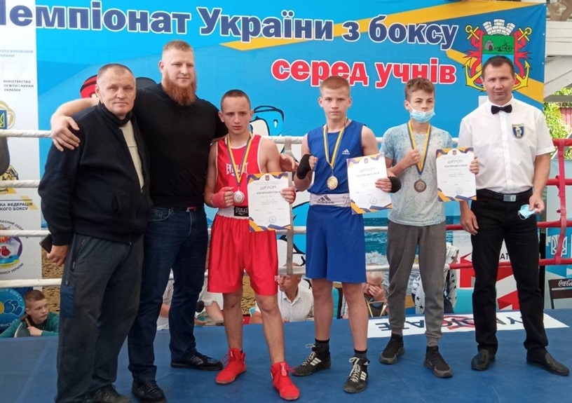 Дмитро Ничипуренко (у синій формі) під час чемпіонату України