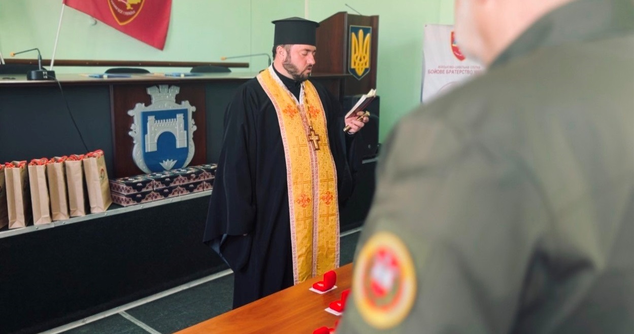 Під час вручення кулонів-оберегів Батьківське серце дітям загиблих воїнів Біляївка