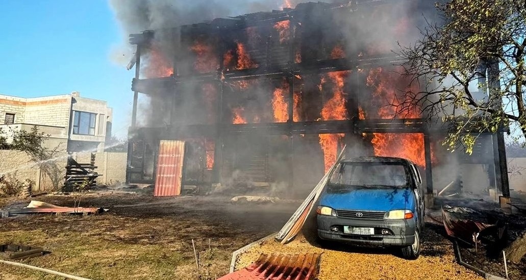 Пожежа у трипроверховій будівлі Одеський район