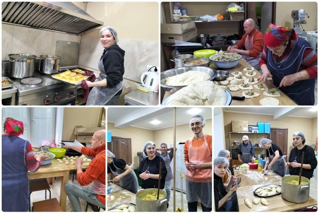 На кухні фонду "Шлях до дому"