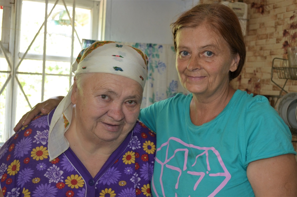 Ірина разом з одинокою жінкою - Надією Борисівною