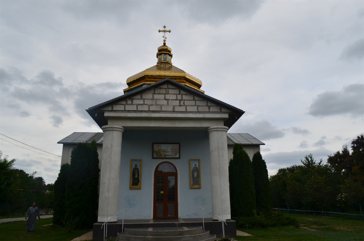 Бювет, який сельчани відновили своїми силами