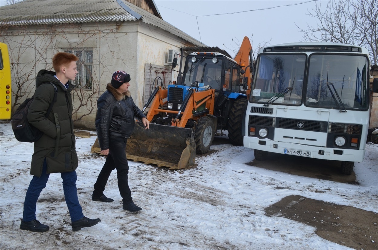 Заступник міського голови Микола Чорний та його молодий колега на день в рамках Дня молодіжного самоврядування Данило Головчук 