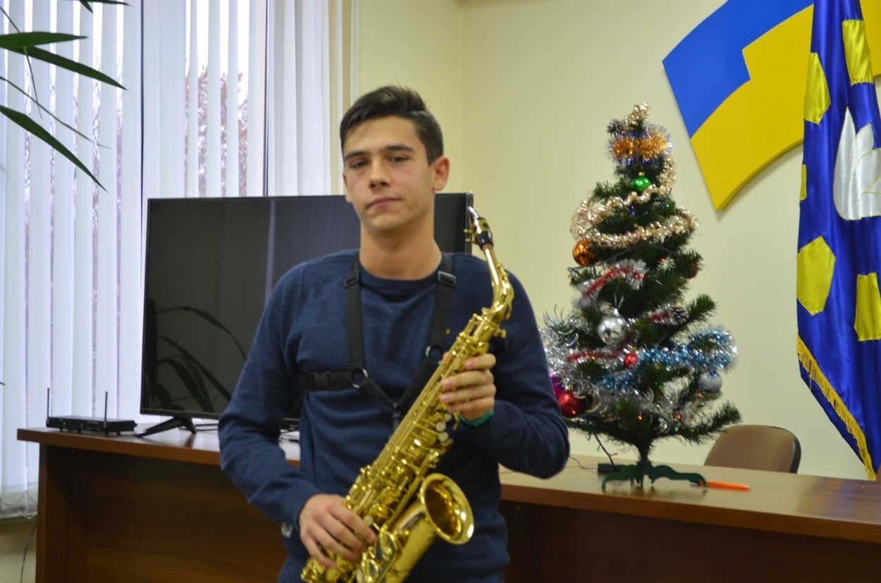 Іван Берлінський - майбутній лікар. Влітку з власної ініціативи на волонтерських засадах брав участь в роботі станції Біляївської служби екстреної медичної допомоги. Окрім того, він учасник багатьох міських концертів 