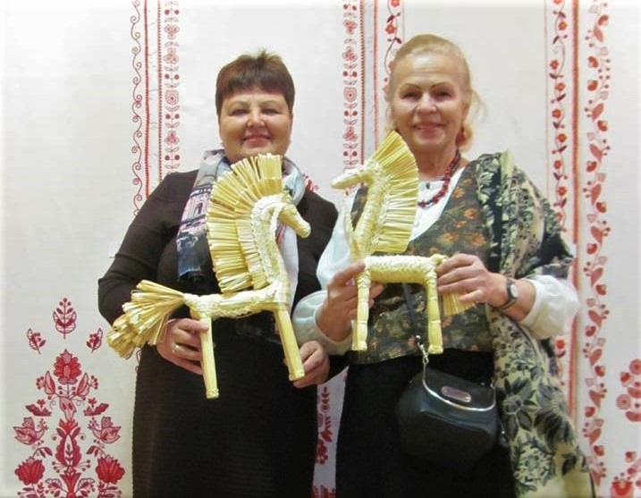 Марія Космикова ліворуч