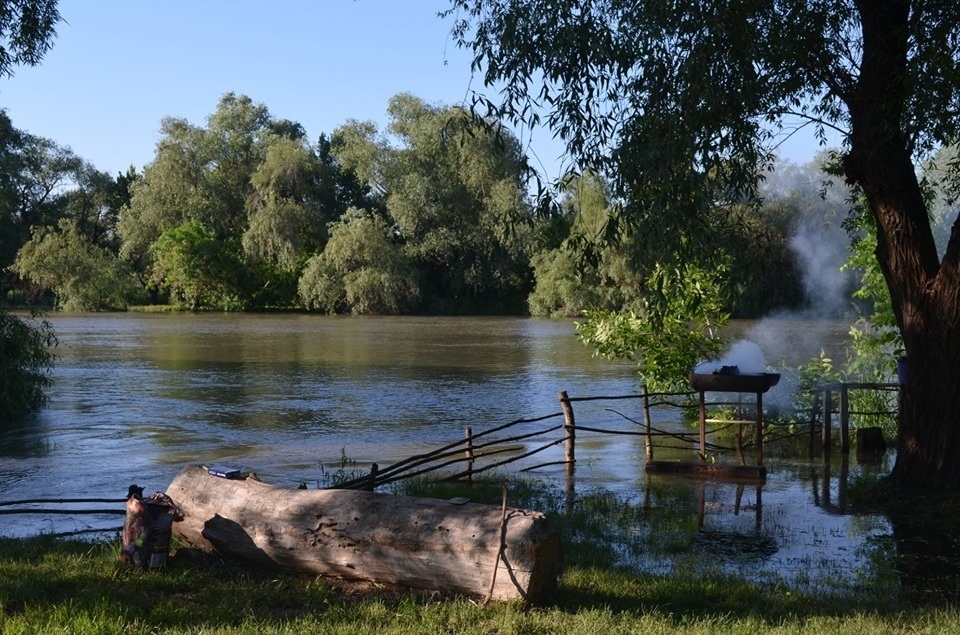 Весняний розлив річки в Біляївці