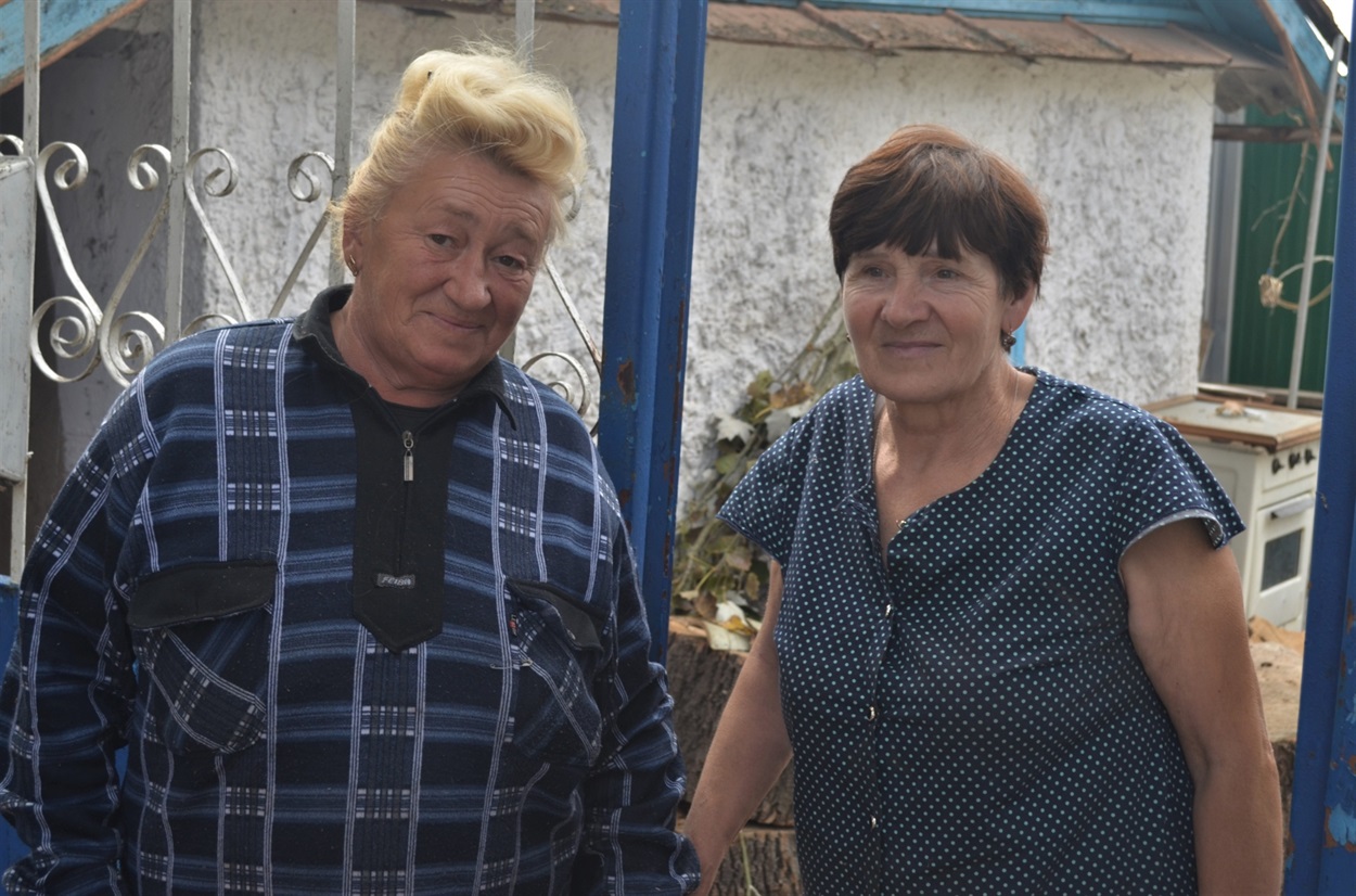 Жінки, які отримали дрова за заявою
