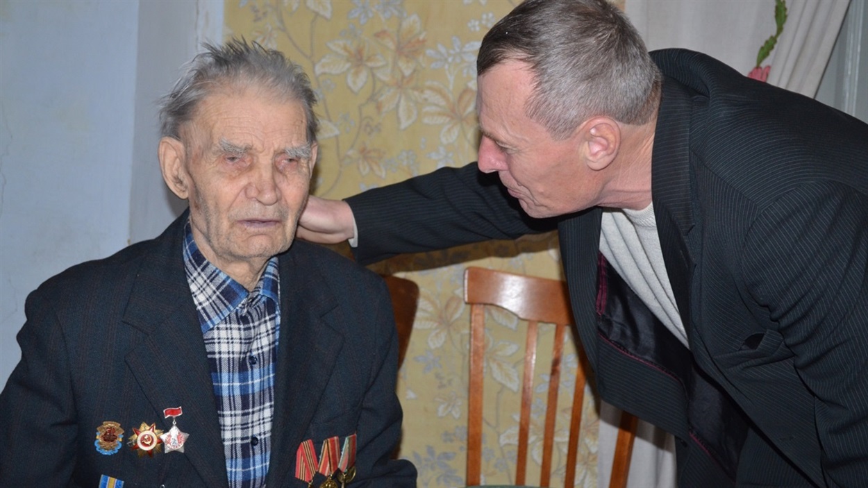 Одна з традицій громади - привітання учасників бойових дій у Великій Вітчизняній війні. Цю місію виконує ветеранська організація 